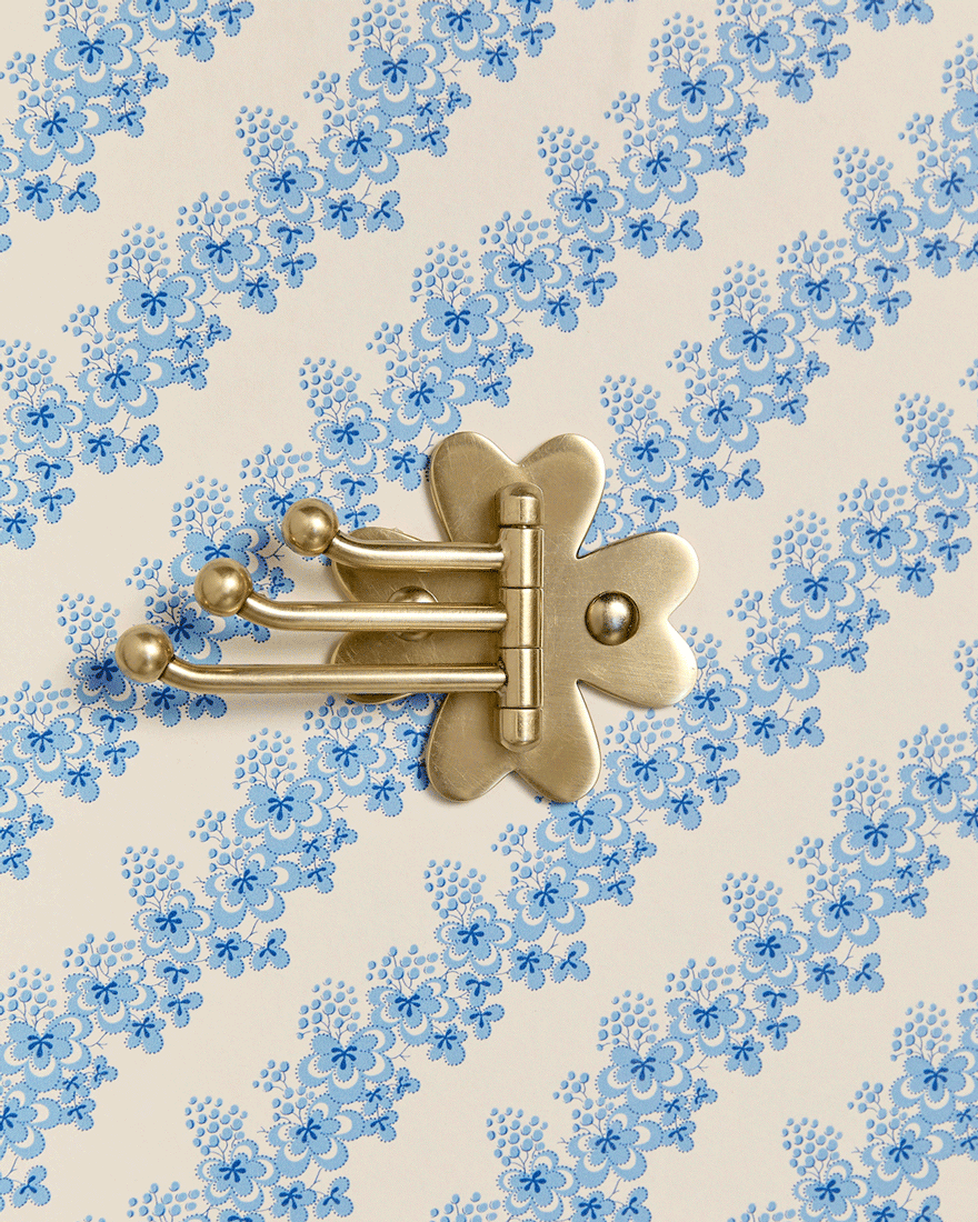 Clover Swing Arm Hook, Aged Brass